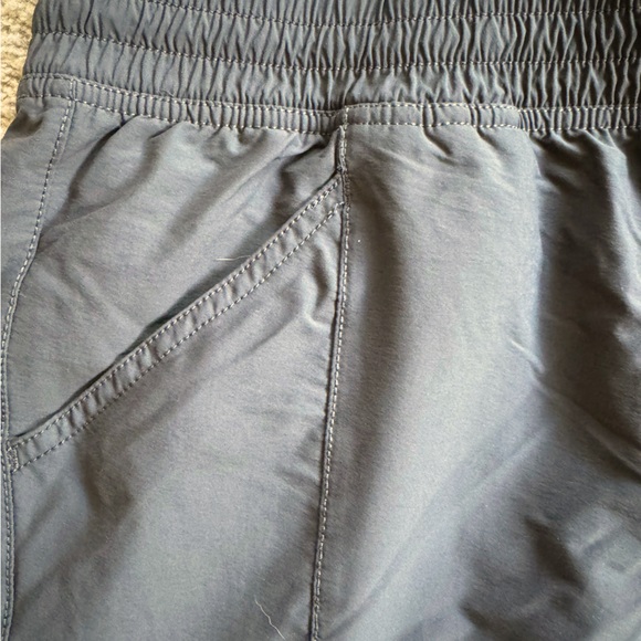 North Face Lightweight Performance Hiking Pants. Women’s 12 Charcoal 30” Inseam. - Picture 6 of 7